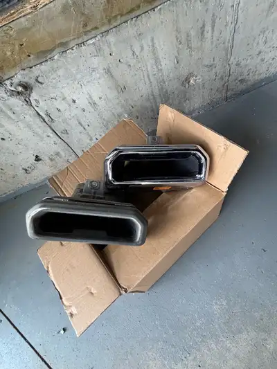 Replaced my 2022 Trailboss exhaust tips and have one brand new never been used chrome tip and one ol...