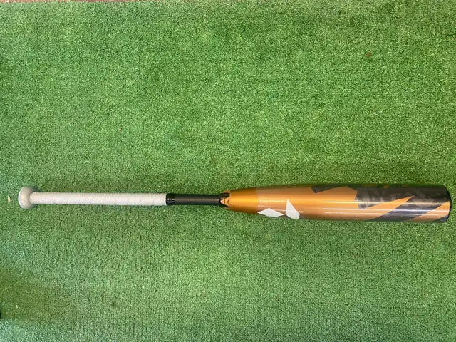 **SOLD**New DeMarini 2022 ZOA 31/21 (-10) WTDXZBZ22 Baseball Bat in Baseball & Softball in Markham / York Region - Image 2