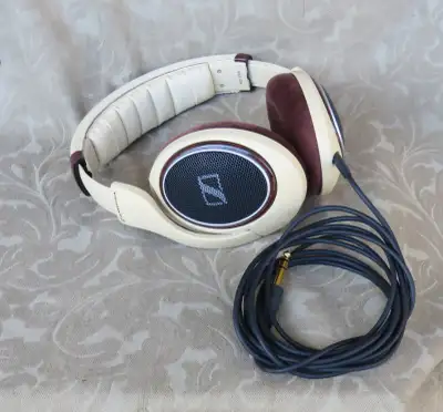 SENNHEISER HD598 DYNAMIC OPEN BACK STEREO HEADPHONES MINT, View more