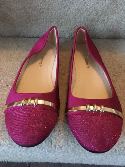 I really don’t know what these shoes are called so I called it ballerina shoes because it looks like...