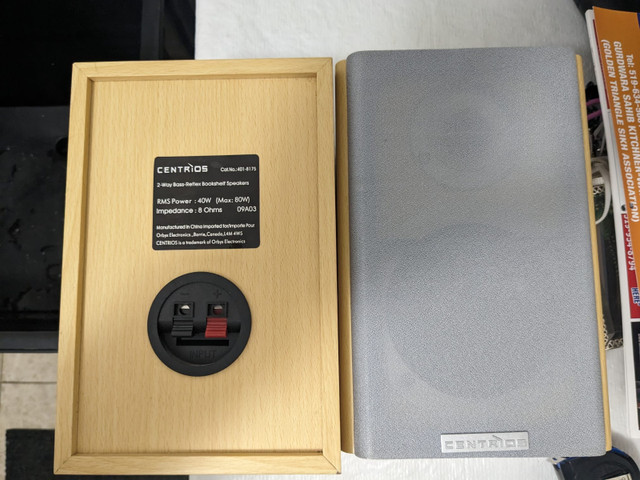 Two - Centrios 2 Way Bass-Reflex Bookshelf Speakers in Speakers in Kitchener / Waterloo