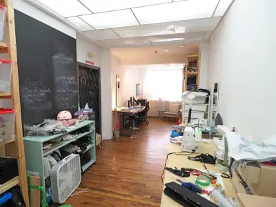 STUDIO/LOFTde 550 pica net, plafond 9' dans HOMA (Hochelaga Maisoneuve) zonage commercial niveau rue...