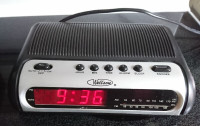 Vintage Wellson AM/FM Alarm Clock Radio