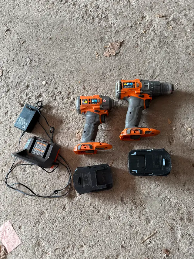 Used RIDGID wireless handrills for sale, charger, batteries incl632345781553951217