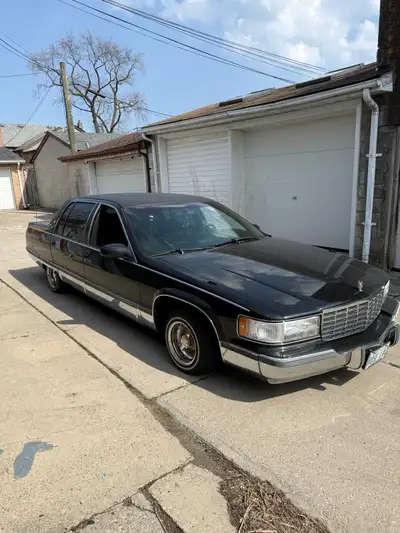 1996 Cadillac Fleetwood Brougham – Triple Black – Clean Daily Driver 220,000 km Very clean and well-...