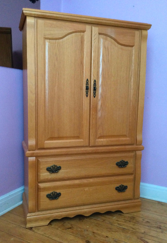 Armoire en chêne solide à vendre Bookcases & Shelving Units