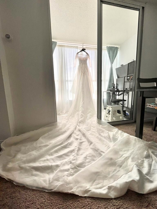 Beaded Wedding Dress in Wedding in City of Toronto - Image 4