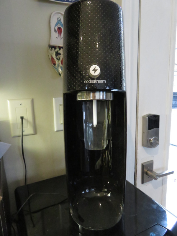 Sodastream Fizzi One Touch Drink Machine in Other in Mississauga / Peel Region - Image 3