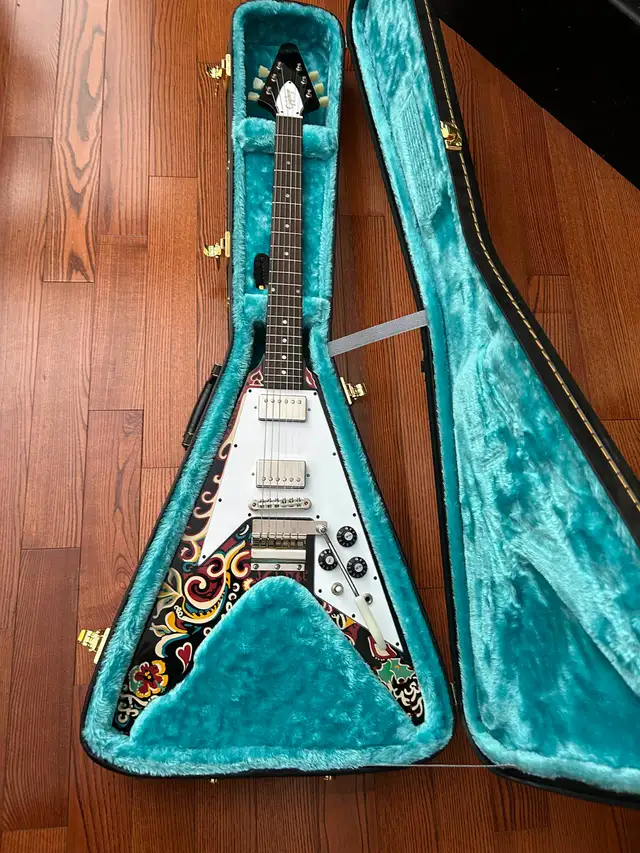 EPIPHONE LIMITED EDITION "JIMI HENDRIX" LOVE DROPS FLYING V in Guitars in Markham / York Region - Image 2
