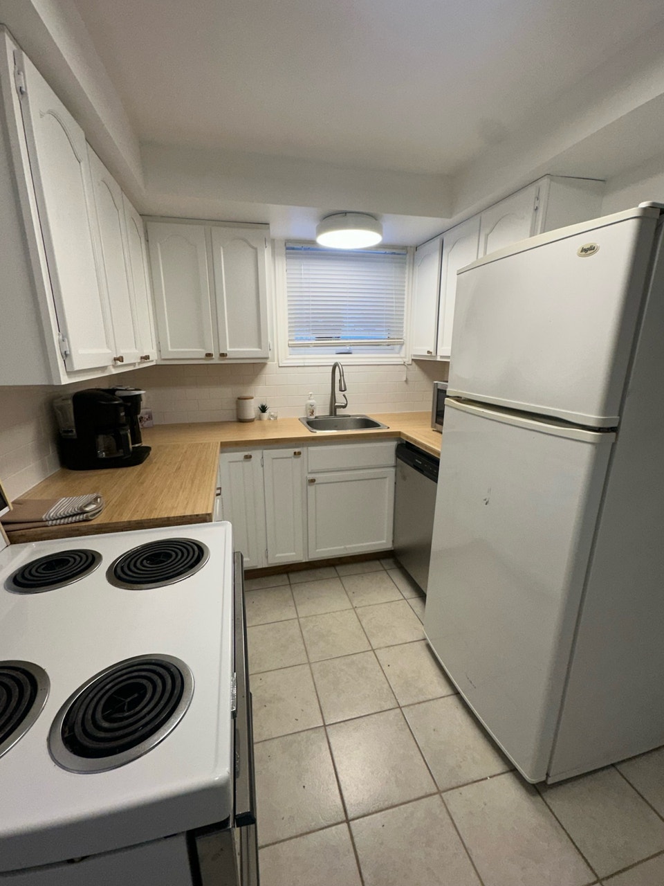Spacious 2 bedroom, 1 bath 30 seconds from Regional Hospital 5