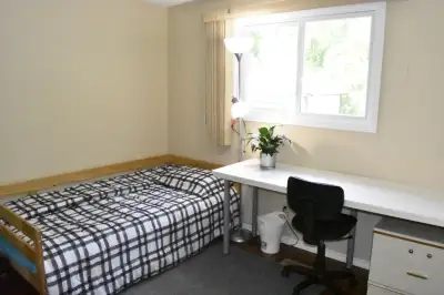 Clean & Quiet Student Rental Near UWaterloo