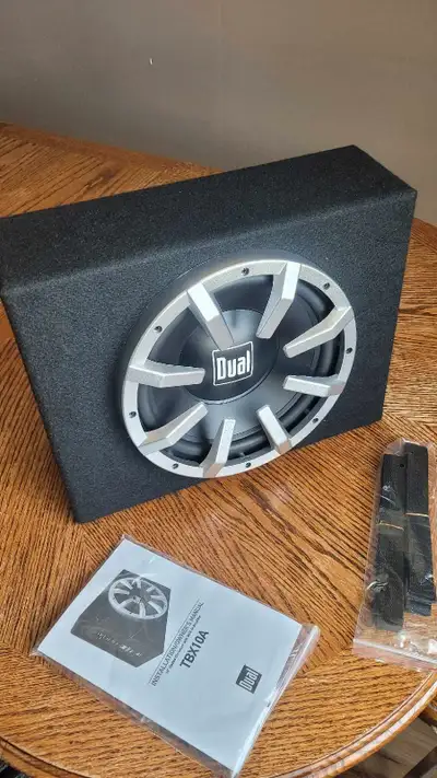 10" Bass 300 w amp built in Brand New. Hasn't been used before, bought it a year ago just haven't ha...