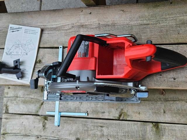 Brand new Milwaukee M18 FUEL 7-1/4" Rear-Handle Circular saw in Power Tools in Ottawa - Image 4