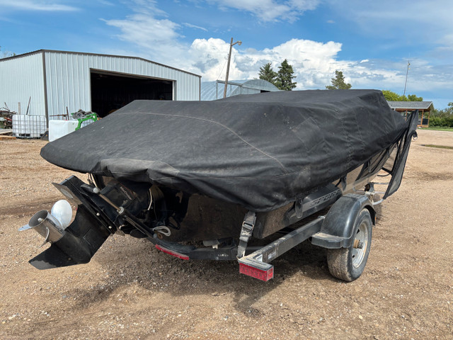 2013 Sea Ray 190 Sport in Powerboats & Motorboats in Swift Current - Image 3