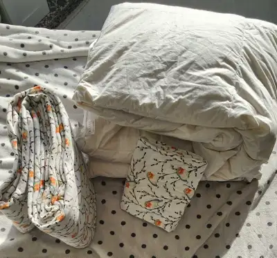 Duvet Queen size 90x92po 260 thread white goose fibre, View more