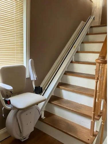 Rental Straight Stair Lift in Health & Special Needs in Hamilton - Image 3