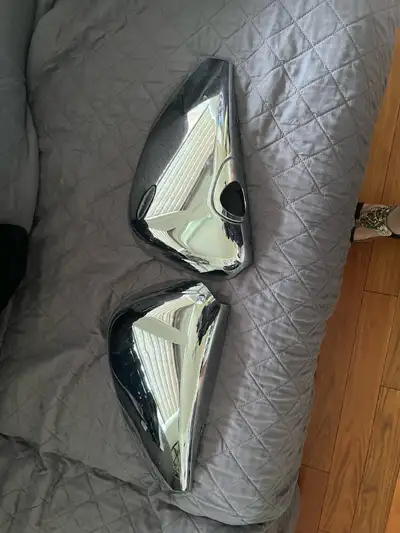 For a sportster 2005 chrome side cover