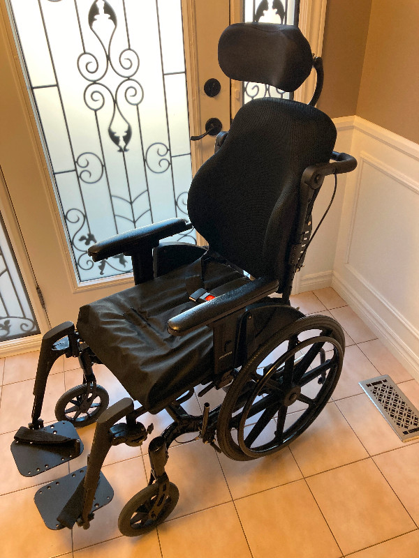 WheelChair - PDG Fuze T50 Tilt - Black in Health & Special Needs in Oakville / Halton Region - Image 2