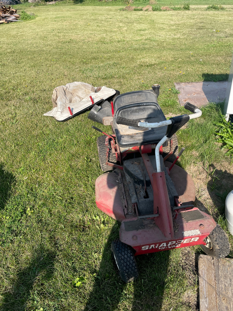 Snapper riding lawn mower and bagger | Lawnmowers & Leaf Blowers | Winnipeg  | Kijiji