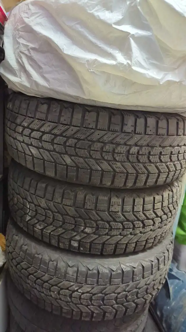 4 Firestone Winterforce 205/65/15 on Rims Winter Tires in Tires & Rims in Guelph - Image 2