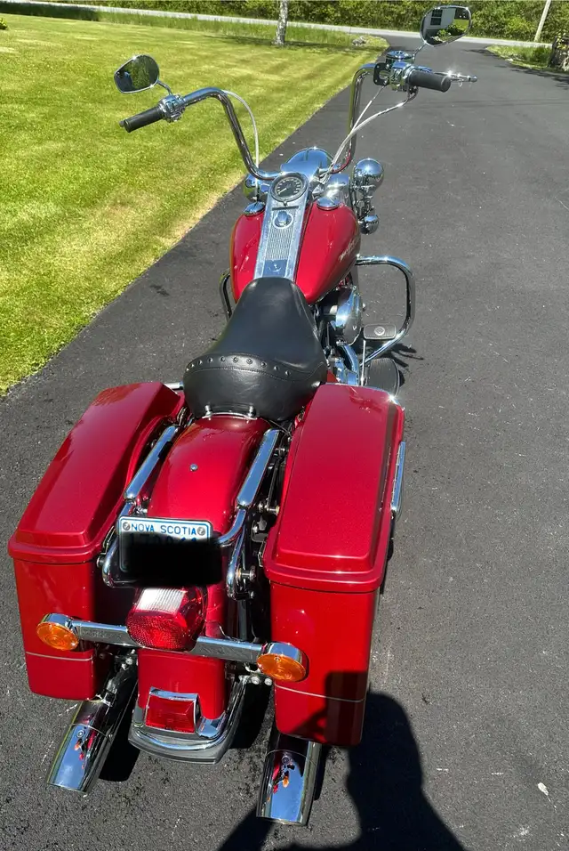 2006 Harley roadking(New 103 motor installed) in Touring in Bedford - Image 4
