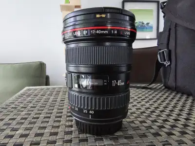 Objectif Canon EF Zoom 17-40 f/4L USM.