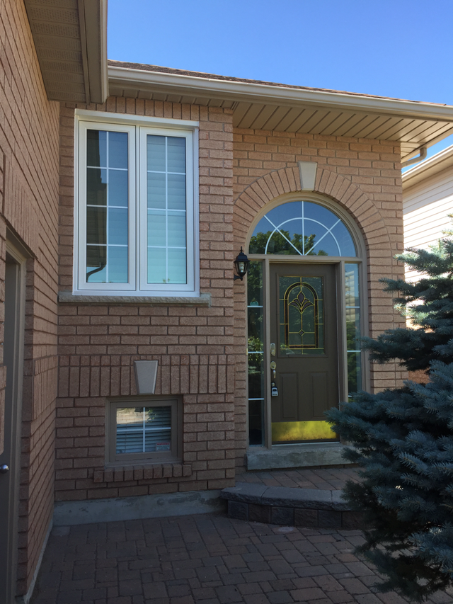 Renovated unit close to HWY 400!