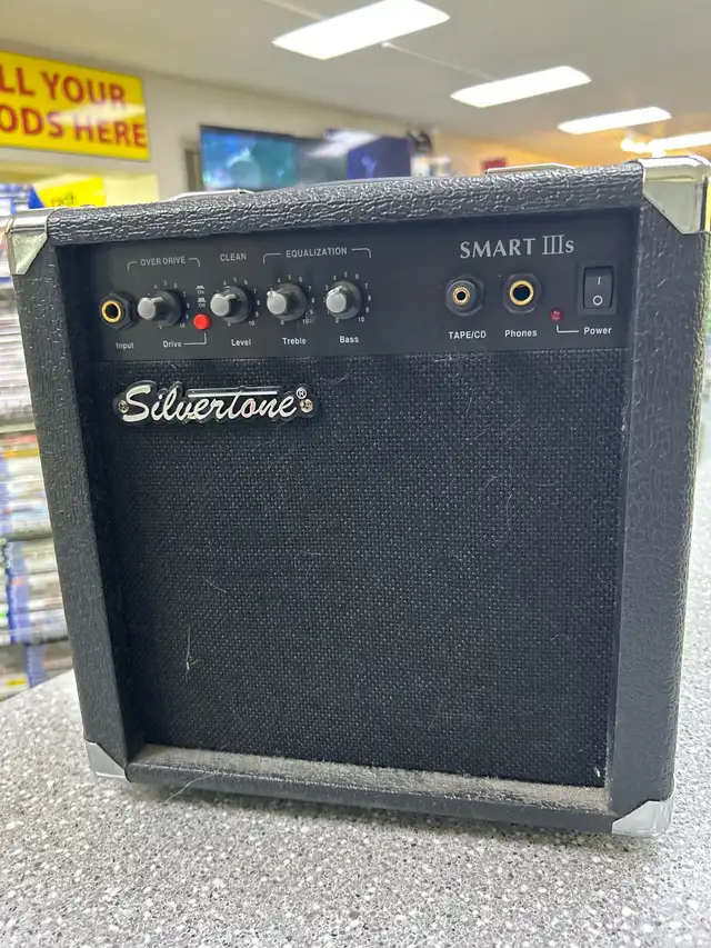 Silvertone Smart IIIS Guitar Amplifier in Amps & Pedals in Oshawa / Durham Region - Image 2
