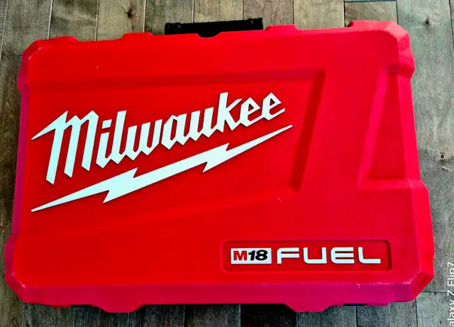 Milwaukee M18 FUEL Drill Kit598239529308661762