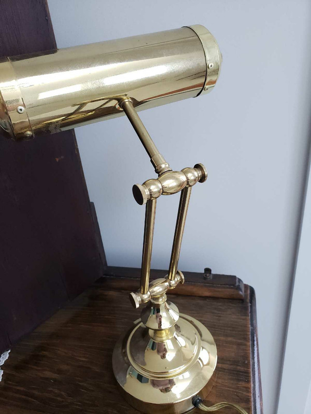 1987 Brass Banker's Lamp, Vintage office lamp, Desk lamp in Indoor Lighting & Fans in Markham / York Region - Image 3