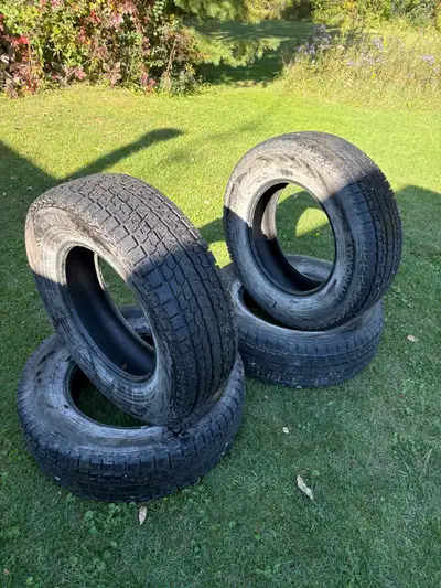 I am selling a set of four Yokohama IceGuard winter tires, sized 255/70R18 113T. These are pre-owned...
