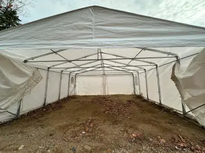 Abri TEMPO double, structure en bon état, toile toujours utilisable, portes à changer