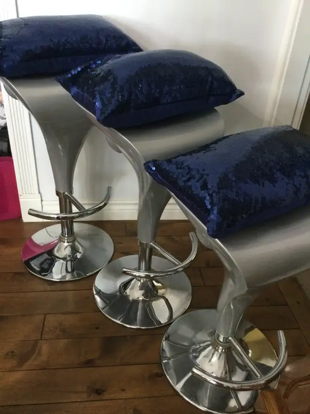 Chrome/Acrylic Contemporary  Bar Stools - Set Of 3 in Chairs & Recliners in Penticton - Image 5