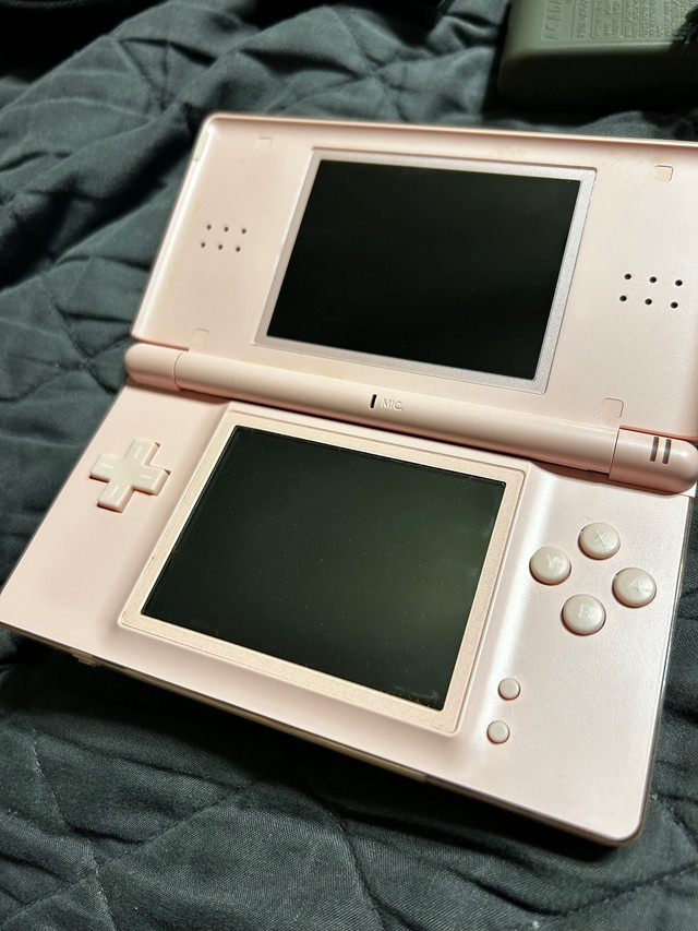 Pink Nintendo DS Lite with Tetris DS Game in Nintendo DS in Oshawa / Durham Region - Image 2