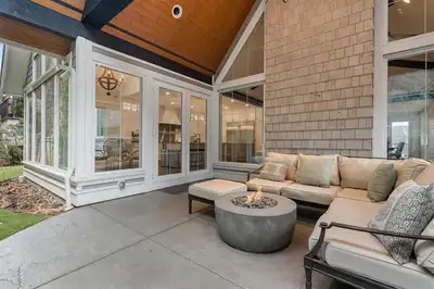 Luxurious 4 bedroom home in a gated community in coveted East Abbotsford neighborhood. Includes pool...
