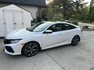 Selling our 2019 civic si. Comes with almost brand new winter tires are steel rims and summer alloys...