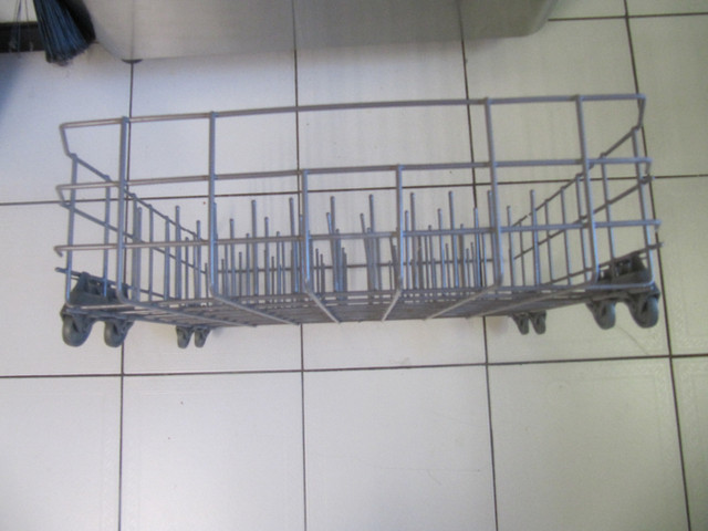 Kenmore/Whirlpool Model W10728159 Lower Dishwasher Rack 1/2Price in Arts & Collectibles in Mississauga / Peel Region - Image 2