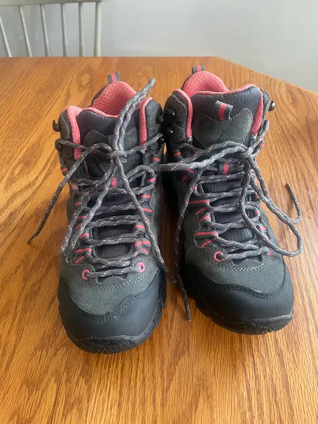 Humtto Hiking Boots in Men's Shoes in Cambridge - Image 2