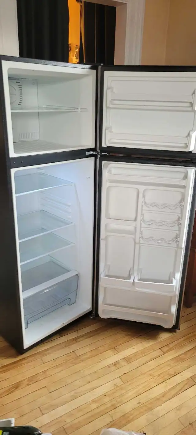 refrigerateur Galanz in Refrigerators in City of Montréal - Image 3