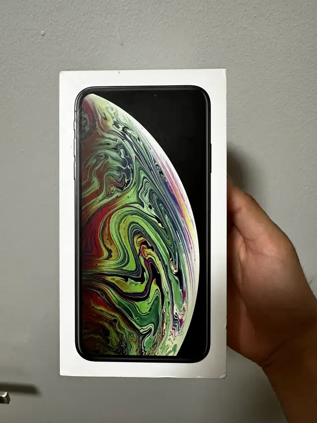 iPhone XS Max 256gb Box in Cell Phones in Markham / York Region - Image 3