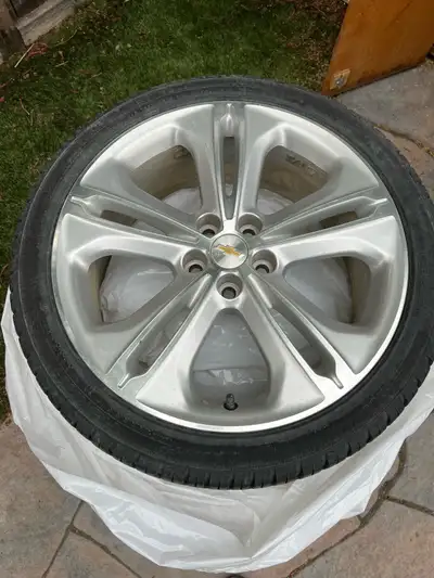 4 x tires - Nokias Entyre 2.0 225 / 40 R18 summer tires - low profile Great condition! Mounted on al...