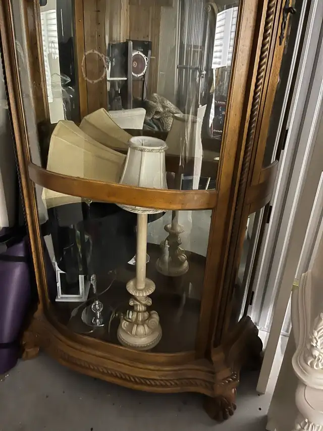 Display cabinets in Dressers & Wardrobes in Markham / York Region - Image 4