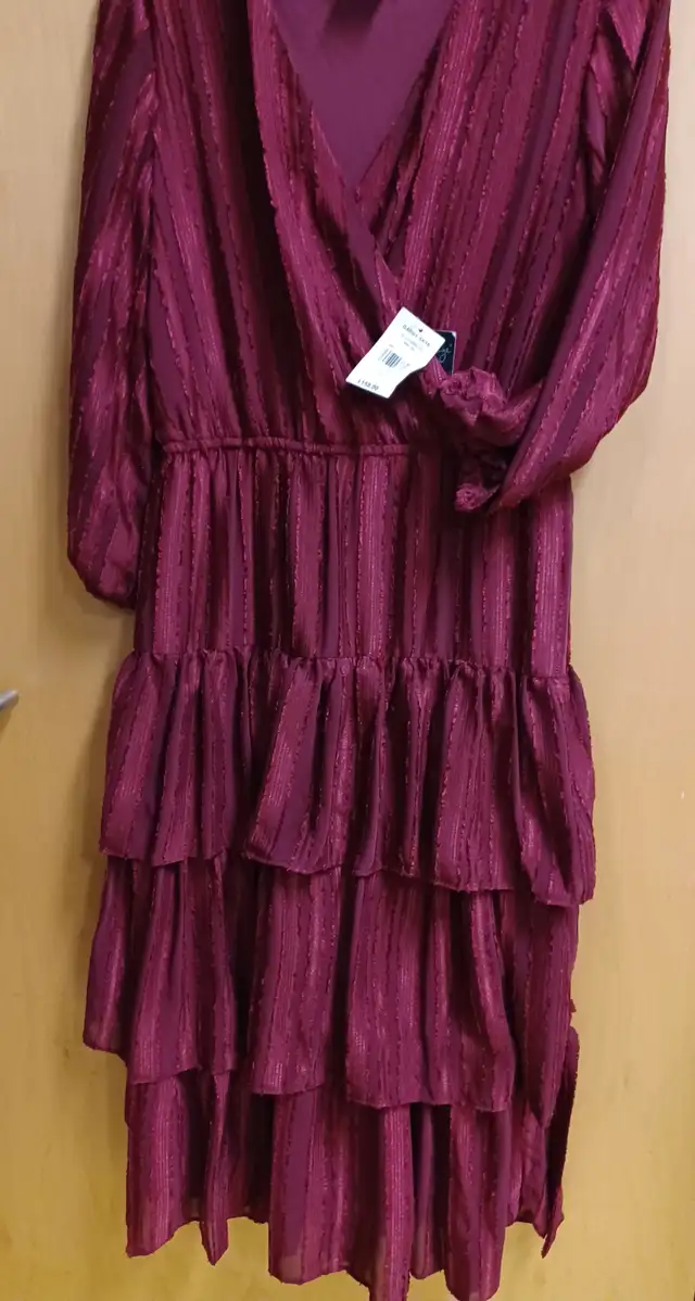 Robe toute neuve (taille 12) pour mariage, Noël, etc. in Women's - Dresses & Skirts in Longueuil / South Shore - Image 5