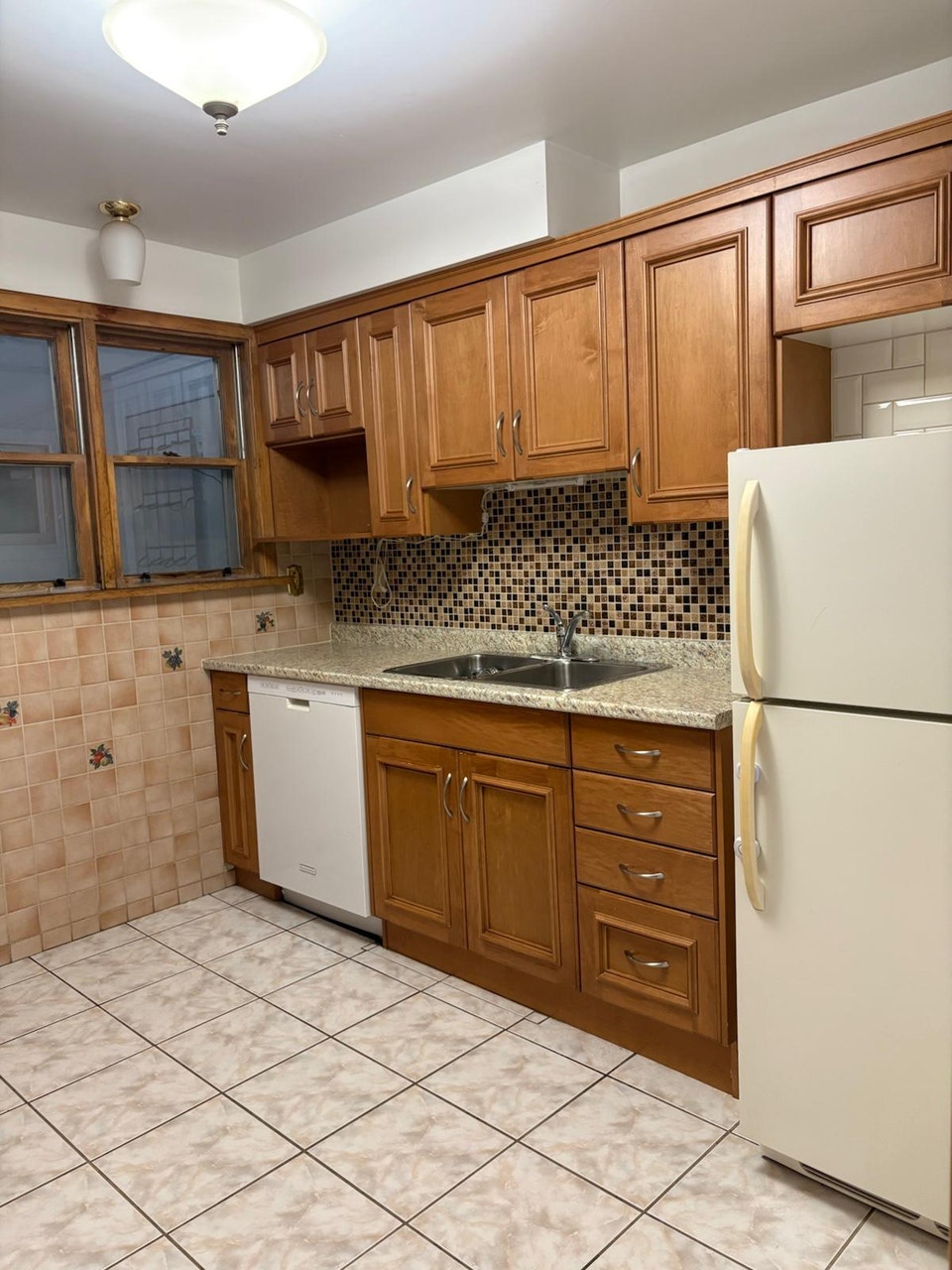 Nice main floor  2 bedroom unit - utilities included 2