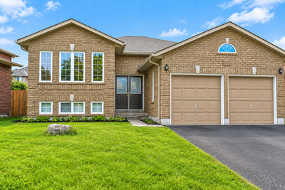 Spacious 5 Bedrooms, 3 Full Bathrooms Family Home. Walking distance to Park & bus stop. Close To The...