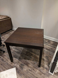Extendable dining table and chairs