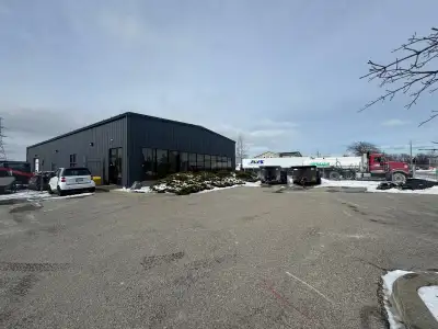 Located at 781 Roper St. Sarnia, ON. This mixed commercial space could be precisely what you're look...