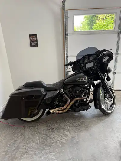 Selling my Harley electric glide ultra classic Needs nothing ready to ride. Bike is in mint shape ha...