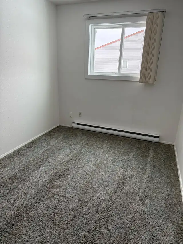 3 Bedrooms, 1 Bath Townhouse in Long Term Rentals in Smithers - Image 7