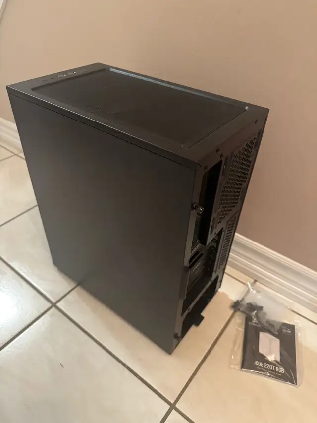Corsair ICUE 220T Case in Desktop Computers in Oakville / Halton Region - Image 7